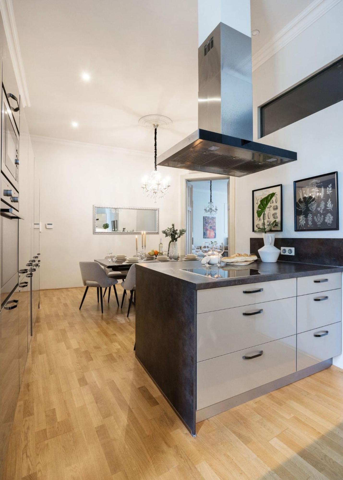Timeless Elegant Apartment By Opera House Budapest Exterior foto
