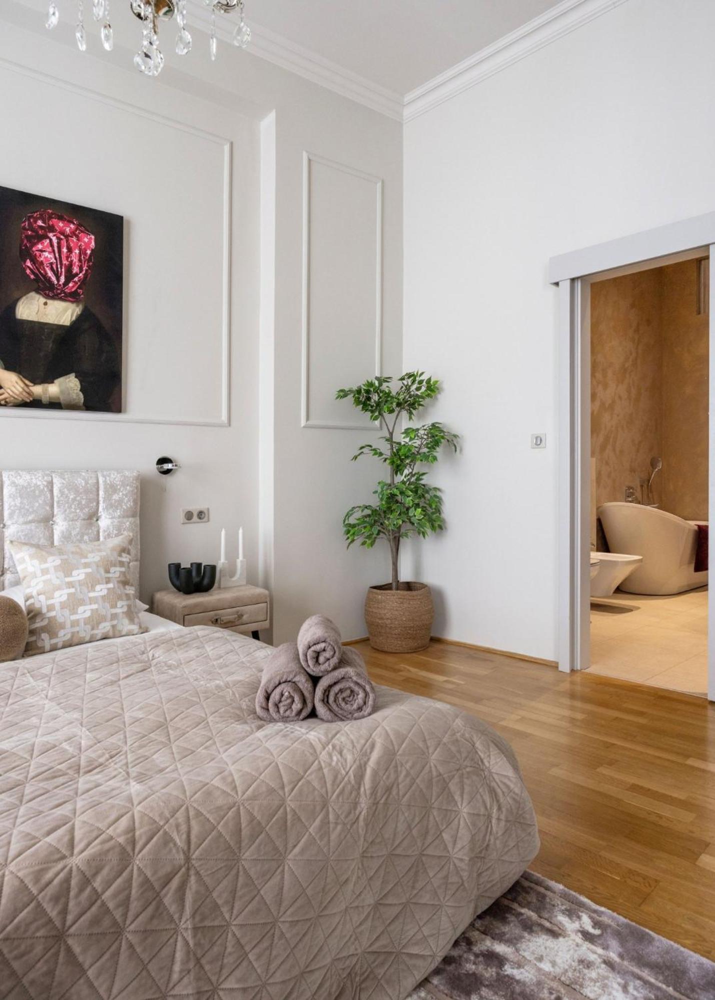 Timeless Elegant Apartment By Opera House Budapest Exterior foto